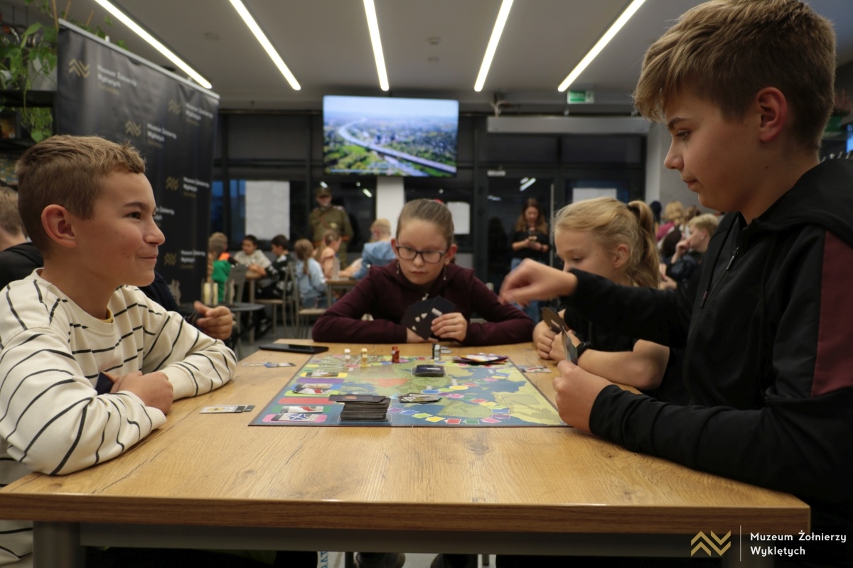 Noc Księgarń w Muzeum Żołnierzy Wyklętych [04.10.2024] - zdjęcie #33 - eOstroleka.pl