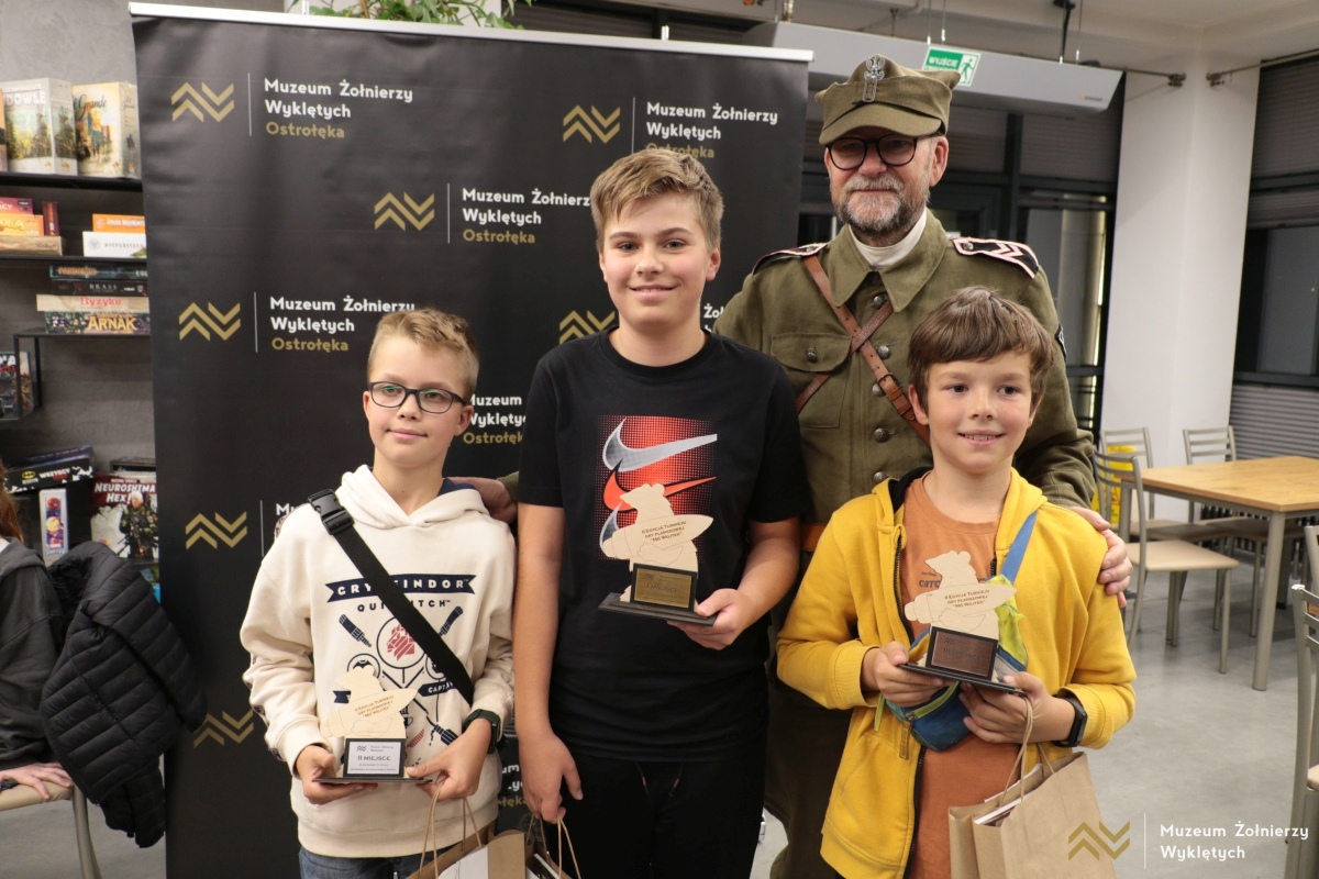 Noc Księgarń w Muzeum Żołnierzy Wyklętych [04.10.2024] - zdjęcie #25 - eOstroleka.pl