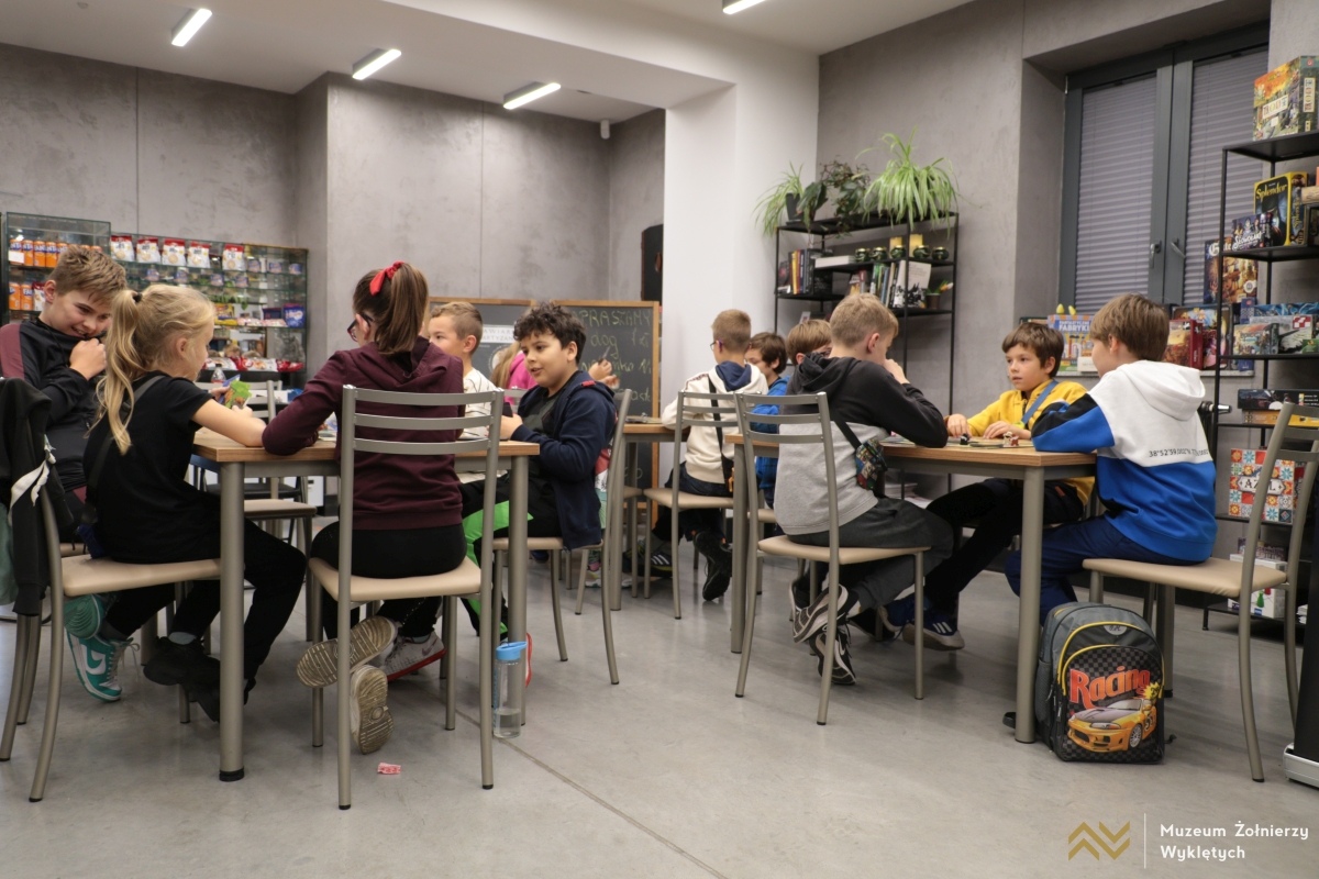Noc Księgarń w Muzeum Żołnierzy Wyklętych [04.10.2024] - zdjęcie #12 - eOstroleka.pl