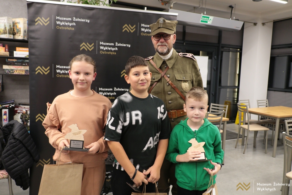 Noc Księgarń w Muzeum Żołnierzy Wyklętych [04.10.2024] - zdjęcie #11 - eOstroleka.pl