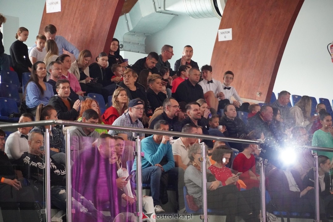 Turniej Tańca Towarzyskiego O Złotą Podwiązkę [05.10.2024] - zdjęcie #110 - eOstroleka.pl