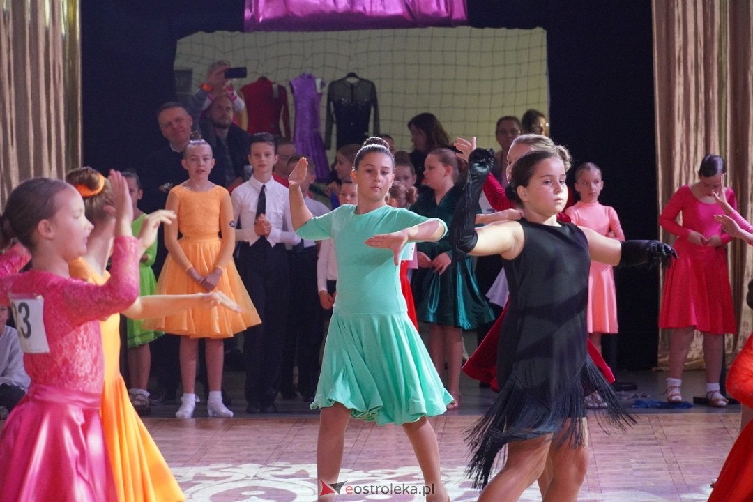 Turniej Tańca Towarzyskiego O Złotą Podwiązkę [05.10.2024] - zdjęcie #72 - eOstroleka.pl