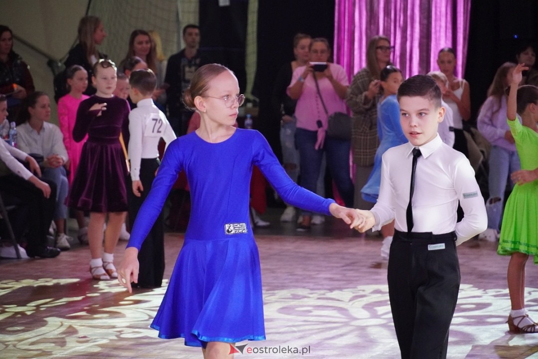 Turniej Tańca Towarzyskiego O Złotą Podwiązkę [05.10.2024] - zdjęcie #69 - eOstroleka.pl