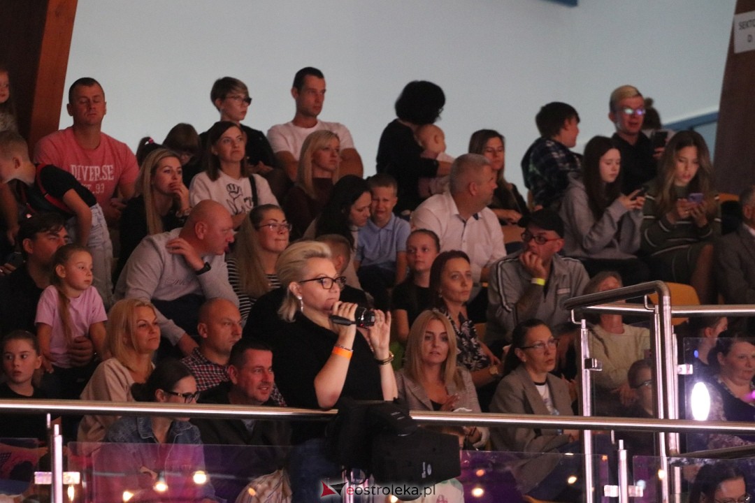 Turniej Tańca Towarzyskiego O Złotą Podwiązkę - gala wieczorna [05.10.2024] - zdjęcie #73 - eOstroleka.pl
