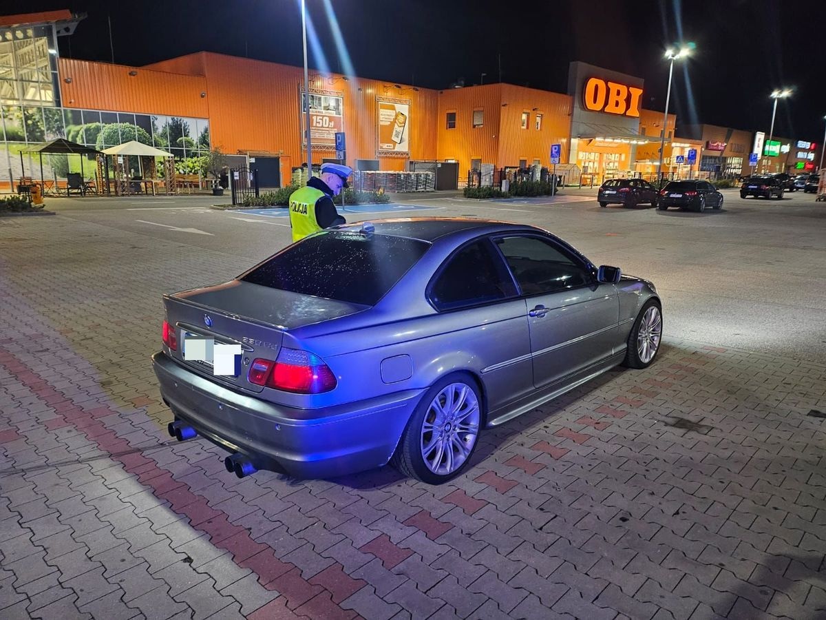 Policyjna akcja przeciwko wiejskiemu tuningowi w Ostrołęce [06.10.2024] - zdjęcie #4 - eOstroleka.pl