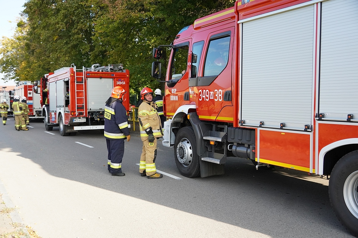 Próbna ewakuacja i ćwiczenia strażackie w Szkole Podstawowej nr 3 [08.10.2024] - zdjęcie #62 - eOstroleka.pl