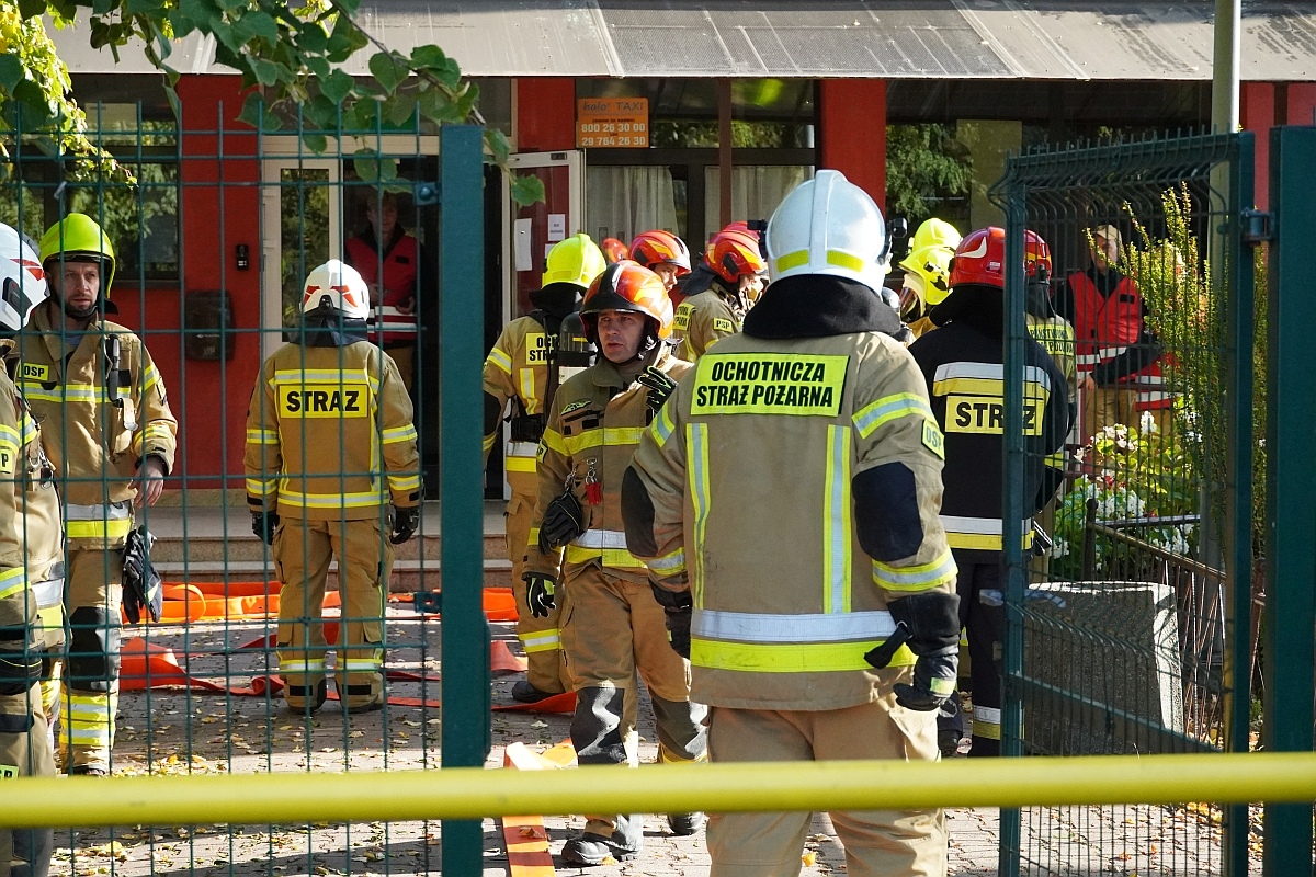 Próbna ewakuacja i ćwiczenia strażackie w Szkole Podstawowej nr 3 [08.10.2024] - zdjęcie #56 - eOstroleka.pl