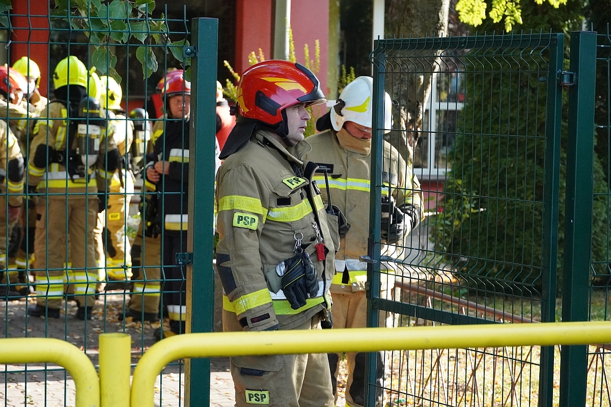 Próbna ewakuacja i ćwiczenia strażackie w Szkole Podstawowej nr 3 [08.10.2024] - zdjęcie #52 - eOstroleka.pl
