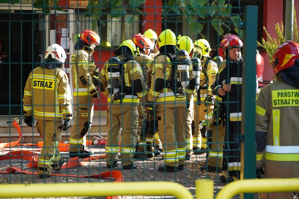 Próbna ewakuacja i ćwiczenia strażackie w Szkole Podstawowej nr 3 [08.10.2024] - zdjęcie #51 - eOstroleka.pl