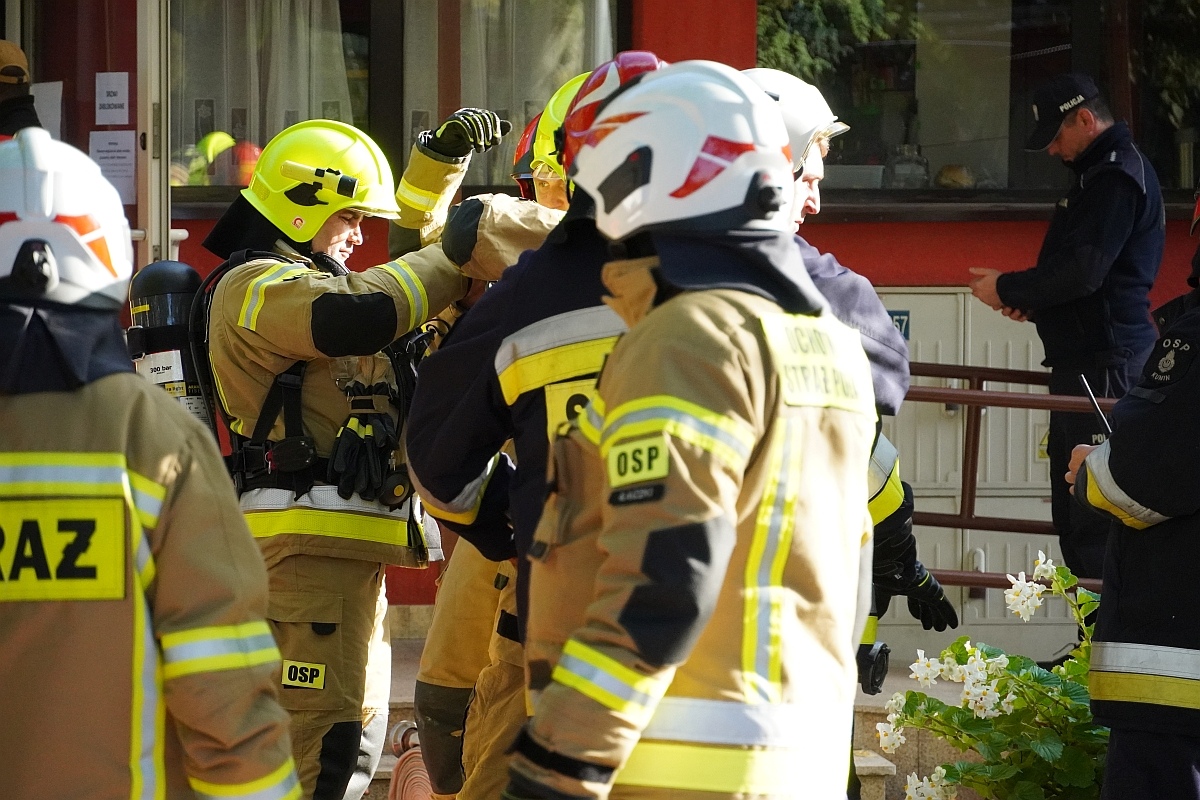 Próbna ewakuacja i ćwiczenia strażackie w Szkole Podstawowej nr 3 [08.10.2024] - zdjęcie #48 - eOstroleka.pl