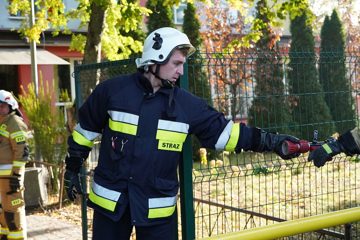 Próbna ewakuacja i ćwiczenia strażackie w Szkole Podstawowej nr 3 [08.10.2024] - zdjęcie #44 - eOstroleka.pl