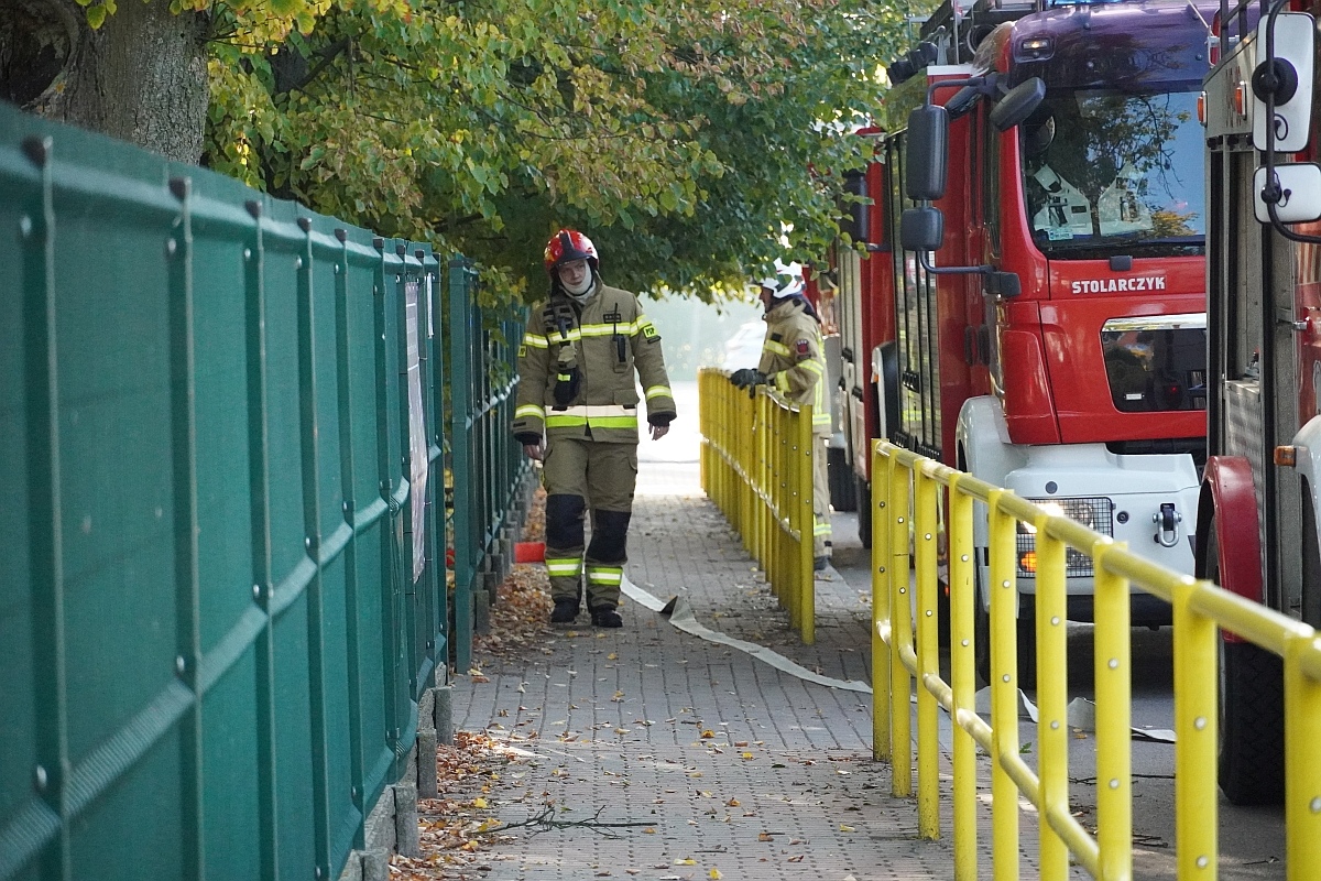 Próbna ewakuacja i ćwiczenia strażackie w Szkole Podstawowej nr 3 [08.10.2024] - zdjęcie #29 - eOstroleka.pl