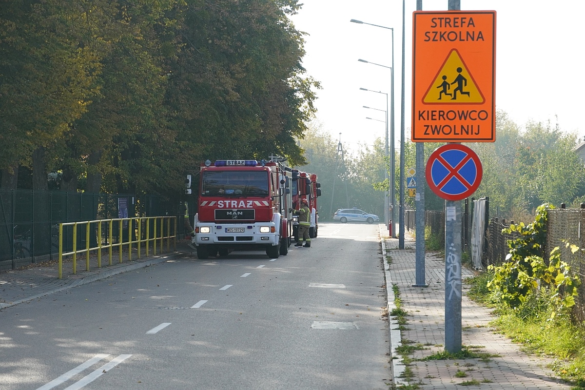 Próbna ewakuacja i ćwiczenia strażackie w Szkole Podstawowej nr 3 [08.10.2024] - zdjęcie #27 - eOstroleka.pl