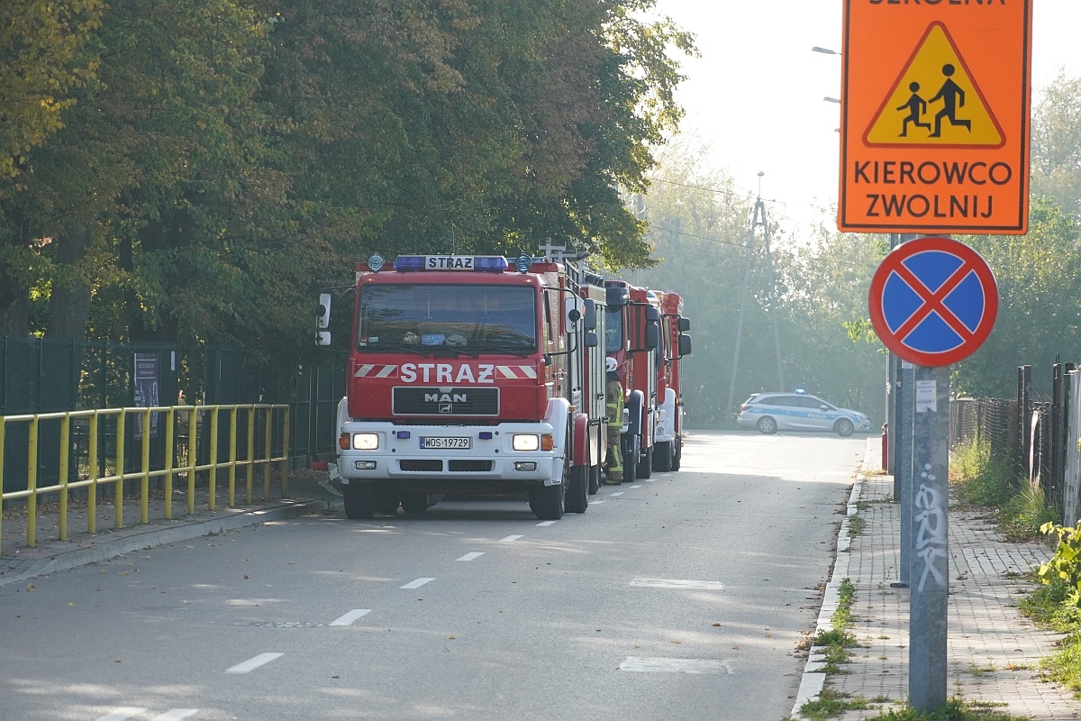 Próbna ewakuacja i ćwiczenia strażackie w Szkole Podstawowej nr 3 [08.10.2024] - zdjęcie #26 - eOstroleka.pl