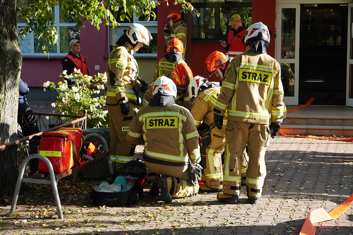 Próbna ewakuacja i ćwiczenia strażackie w Szkole Podstawowej nr 3 [08.10.2024] - zdjęcie #21 - eOstroleka.pl