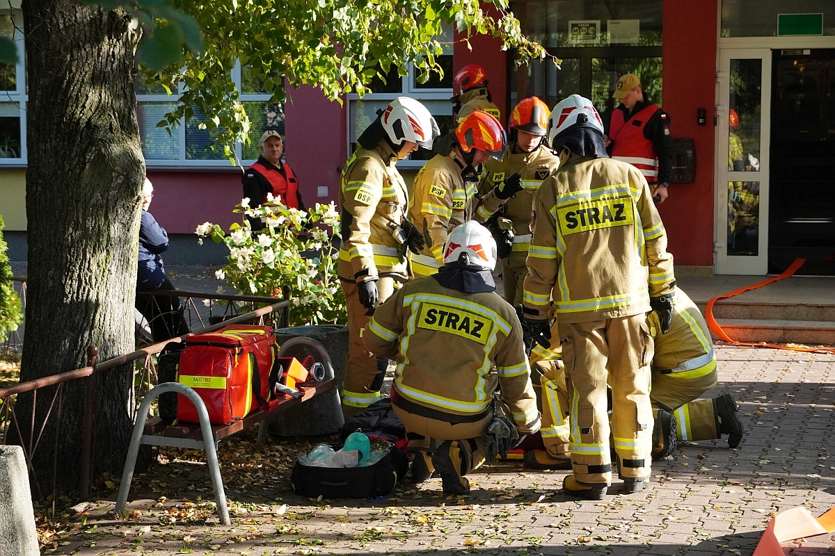 Próbna ewakuacja i ćwiczenia strażackie w Szkole Podstawowej nr 3 [08.10.2024] - zdjęcie #19 - eOstroleka.pl