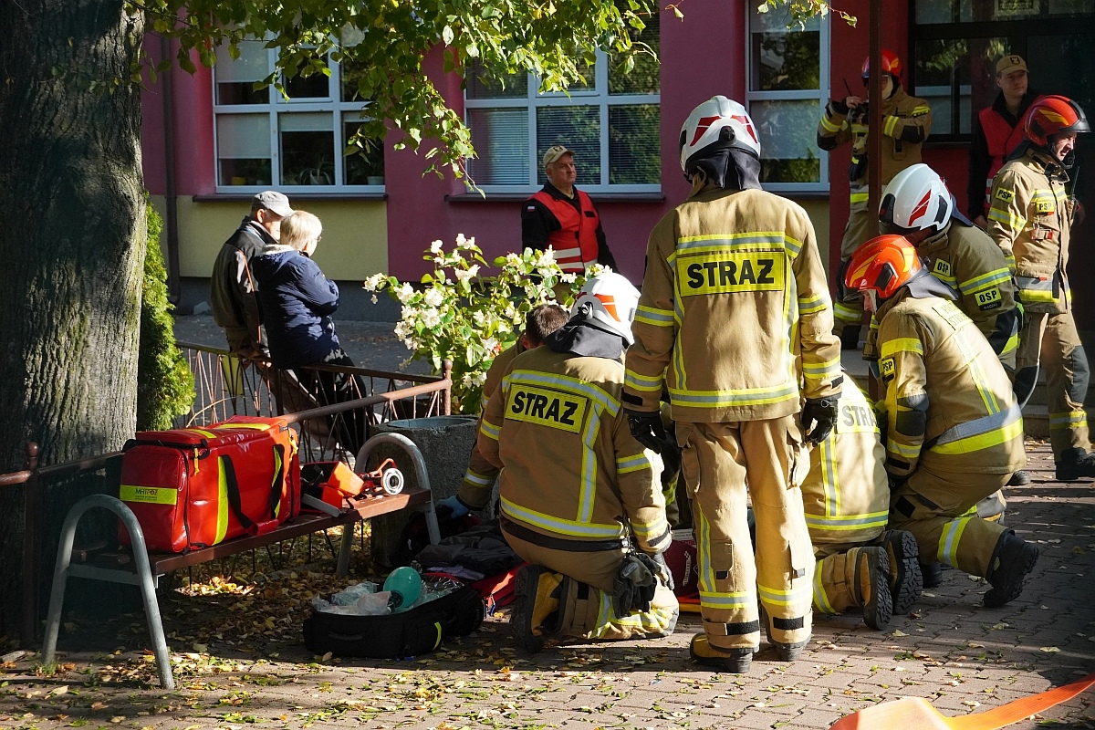 Próbna ewakuacja i ćwiczenia strażackie w Szkole Podstawowej nr 3 [08.10.2024] - zdjęcie #18 - eOstroleka.pl