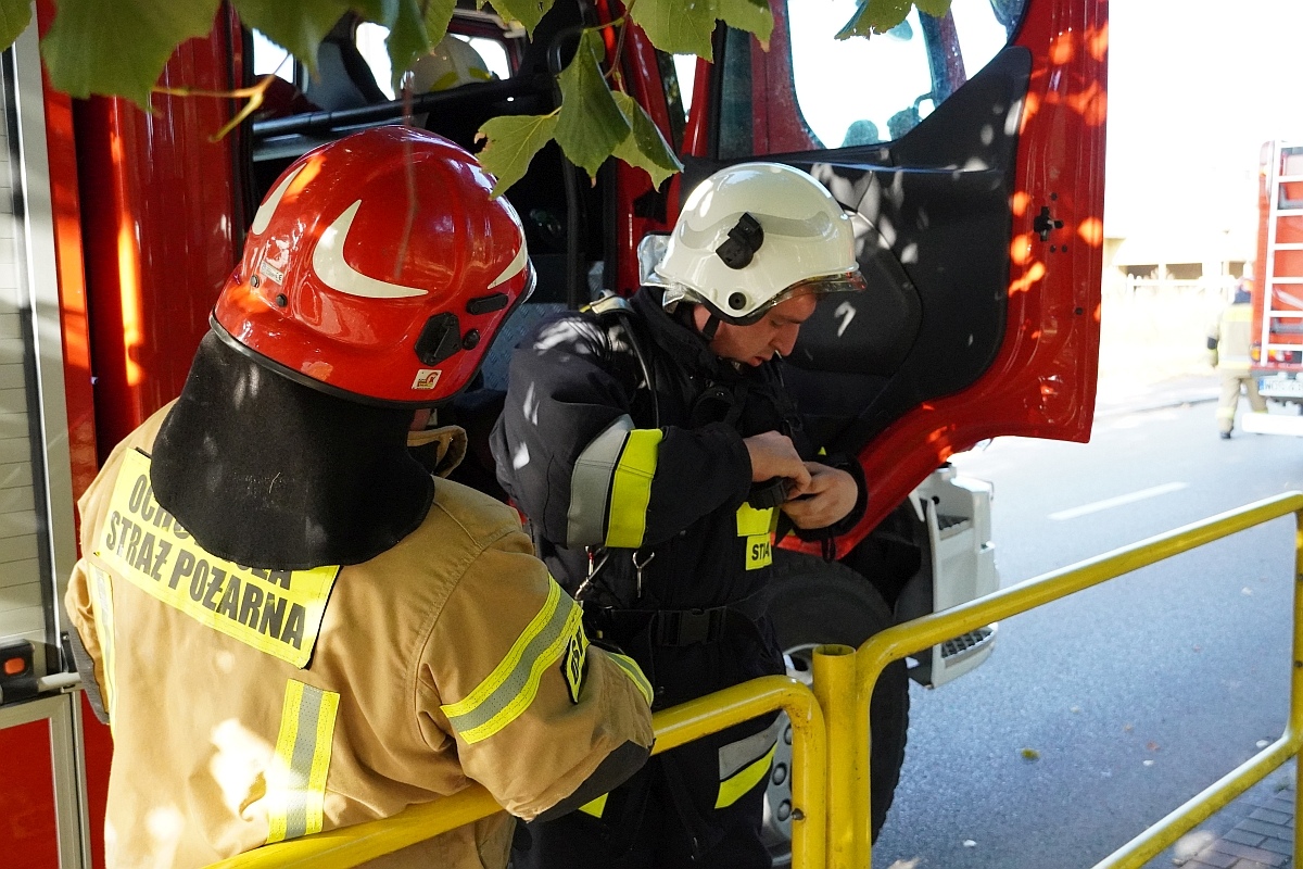 Próbna ewakuacja i ćwiczenia strażackie w Szkole Podstawowej nr 3 [08.10.2024] - zdjęcie #17 - eOstroleka.pl