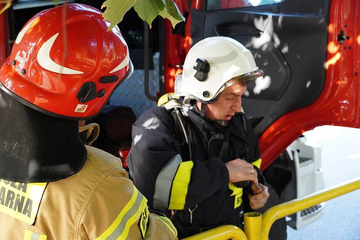 Próbna ewakuacja i ćwiczenia strażackie w Szkole Podstawowej nr 3 [08.10.2024] - zdjęcie #16 - eOstroleka.pl