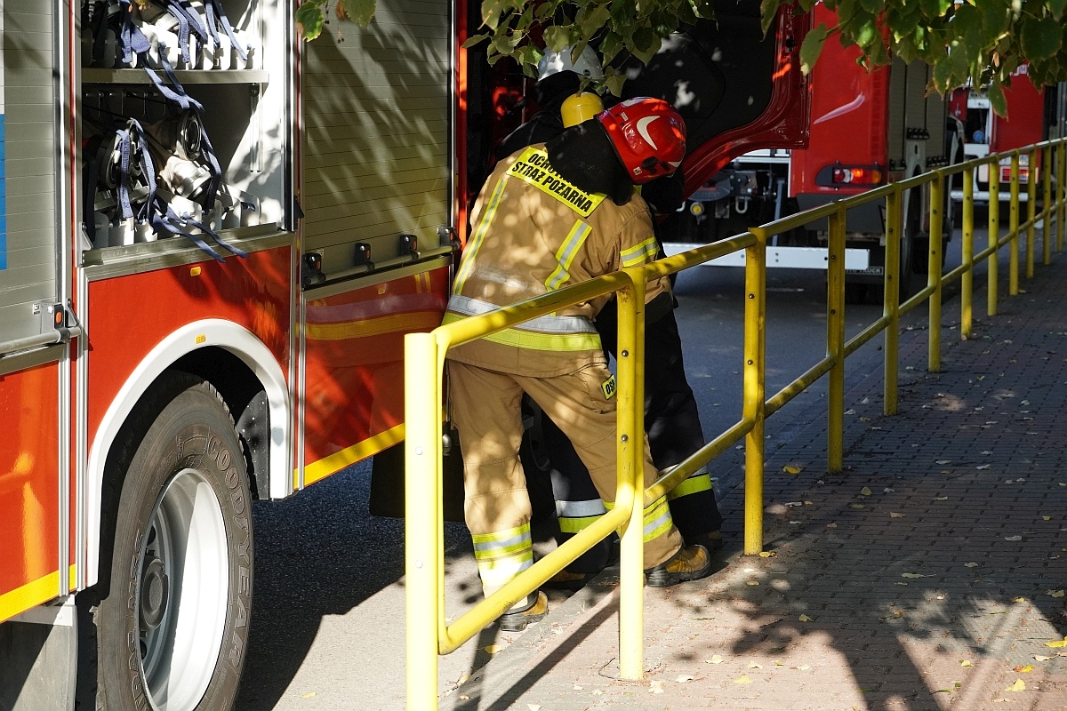 Próbna ewakuacja i ćwiczenia strażackie w Szkole Podstawowej nr 3 [08.10.2024] - zdjęcie #15 - eOstroleka.pl