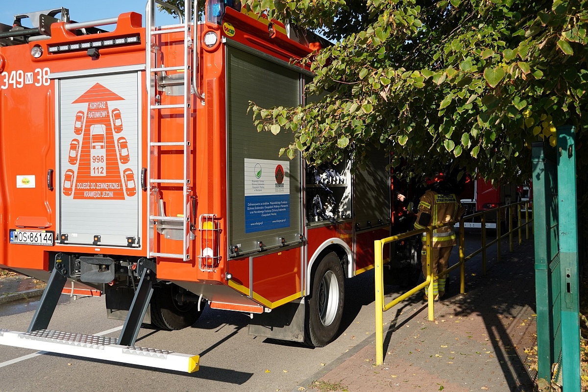 Próbna ewakuacja i ćwiczenia strażackie w Szkole Podstawowej nr 3 [08.10.2024] - zdjęcie #13 - eOstroleka.pl