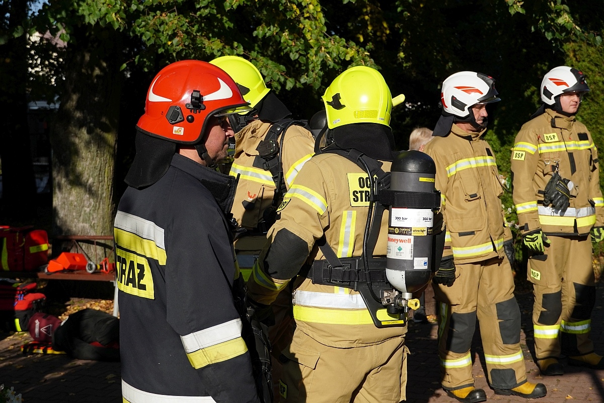 Próbna ewakuacja i ćwiczenia strażackie w Szkole Podstawowej nr 3 [08.10.2024] - zdjęcie #8 - eOstroleka.pl