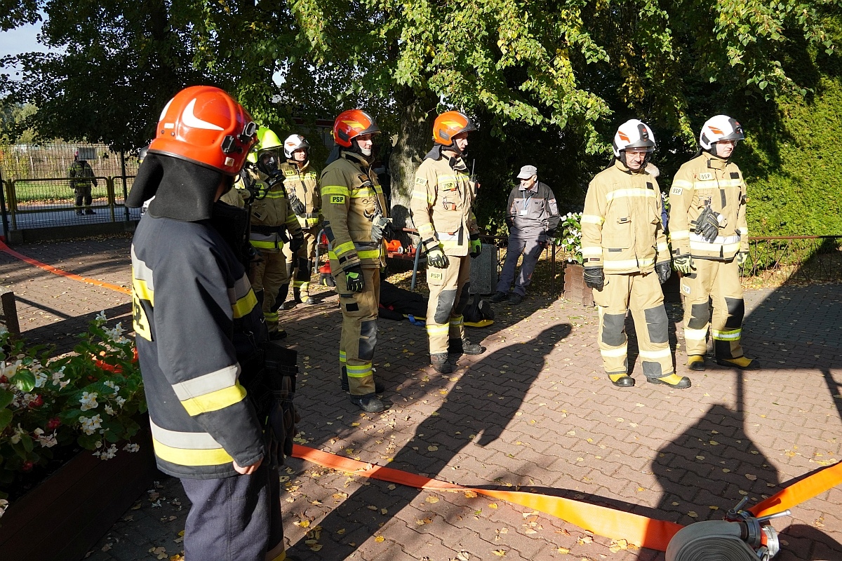 Próbna ewakuacja i ćwiczenia strażackie w Szkole Podstawowej nr 3 [08.10.2024] - zdjęcie #6 - eOstroleka.pl