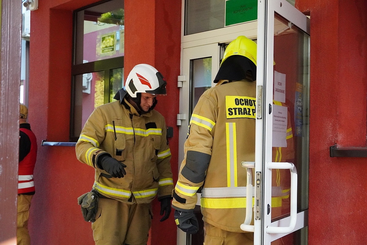 Próbna ewakuacja i ćwiczenia strażackie w Szkole Podstawowej nr 3 [08.10.2024] - zdjęcie #5 - eOstroleka.pl
