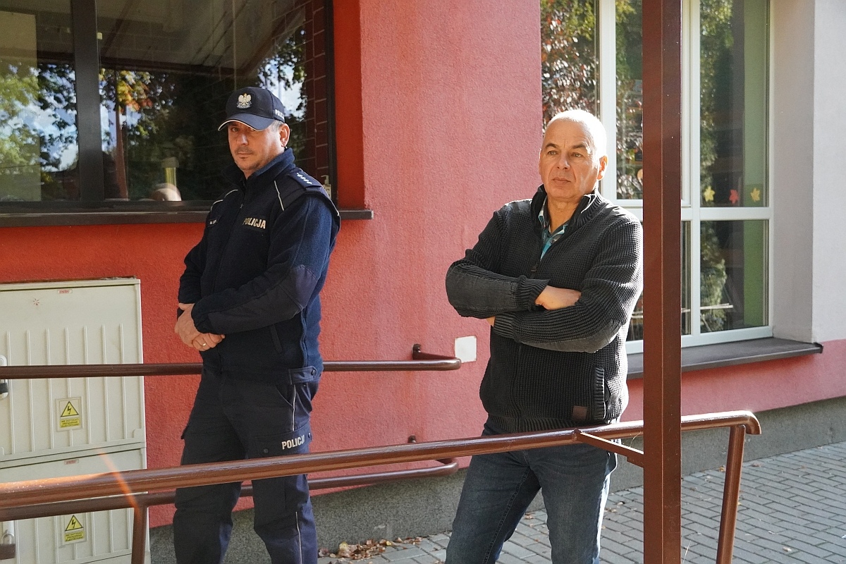 Próbna ewakuacja i ćwiczenia strażackie w Szkole Podstawowej nr 3 [08.10.2024] - zdjęcie #4 - eOstroleka.pl