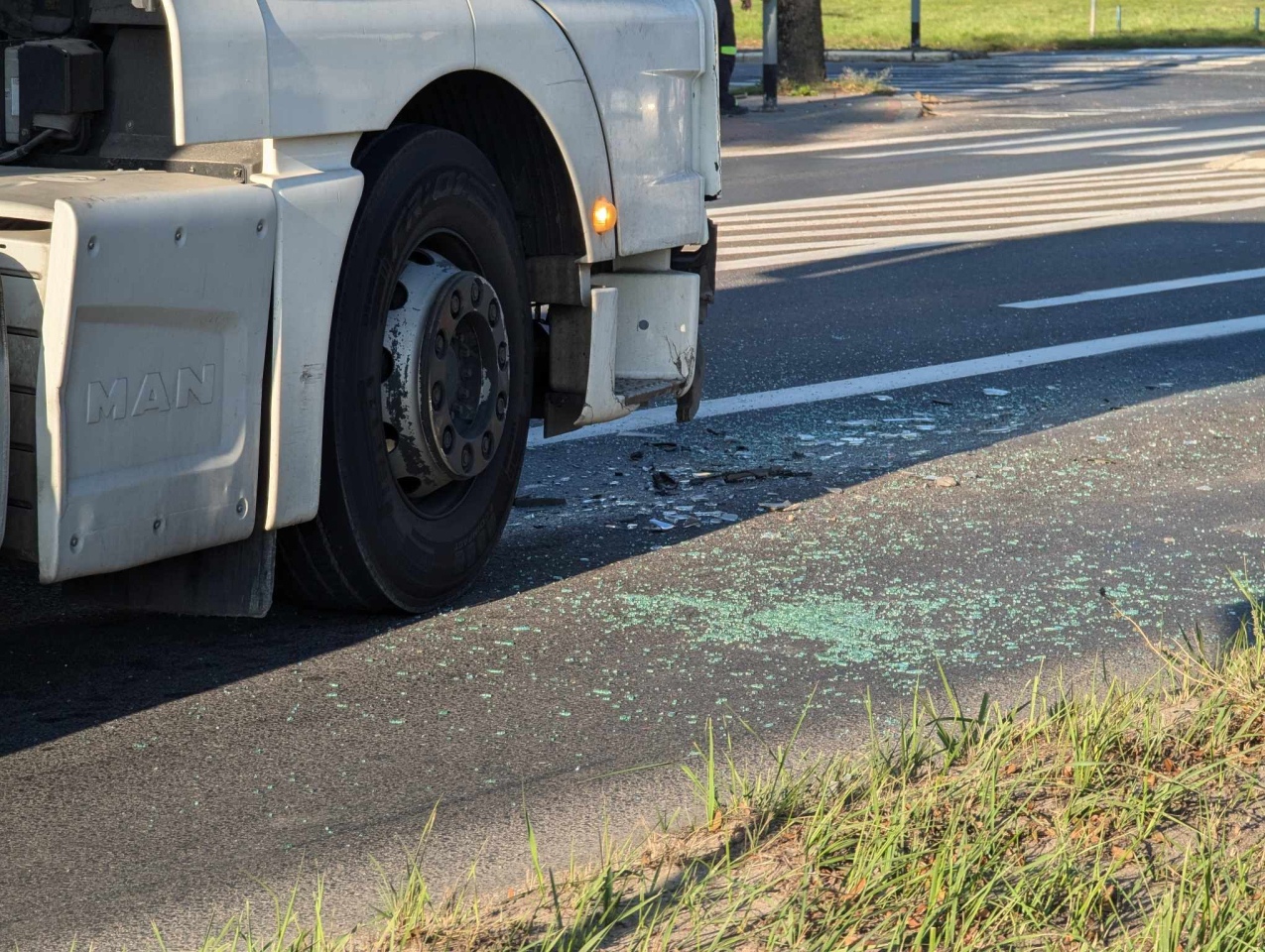 Wypadek na Alei Wojska Polskiego [08.10.2024] - zdjęcie #10 - eOstroleka.pl