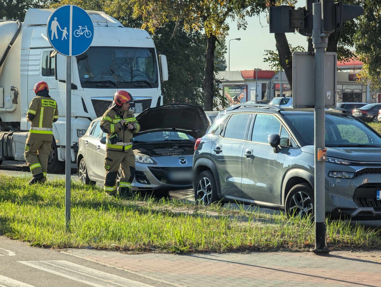 Wypadek na Alei Wojska Polskiego [08.10.2024] - zdjęcie #9 - eOstroleka.pl