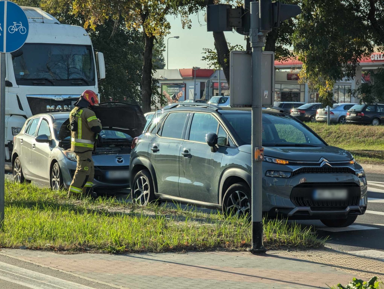 Wypadek na Alei Wojska Polskiego [08.10.2024] - zdjęcie #7 - eOstroleka.pl