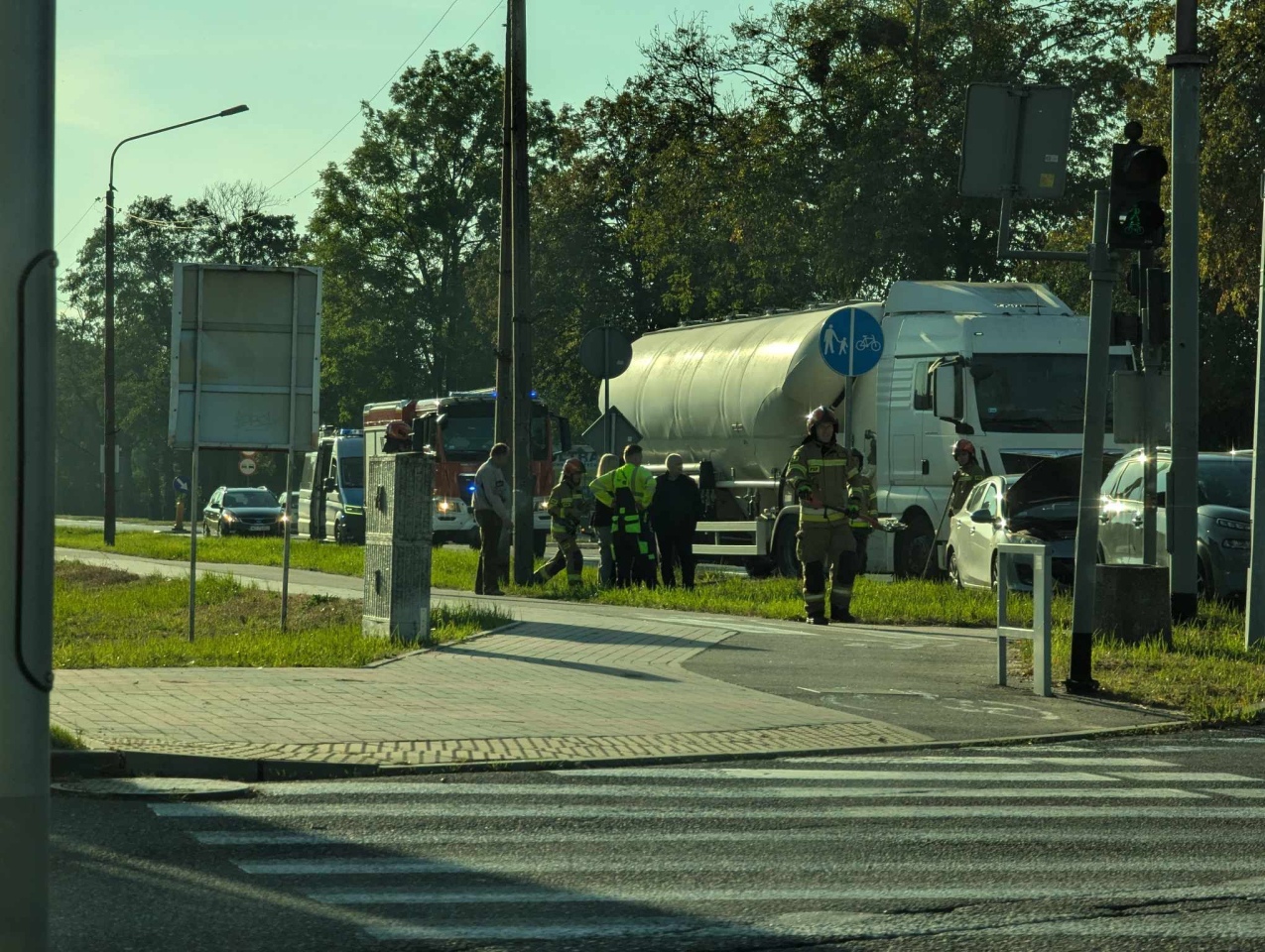 Wypadek na Alei Wojska Polskiego [08.10.2024] - zdjęcie #4 - eOstroleka.pl