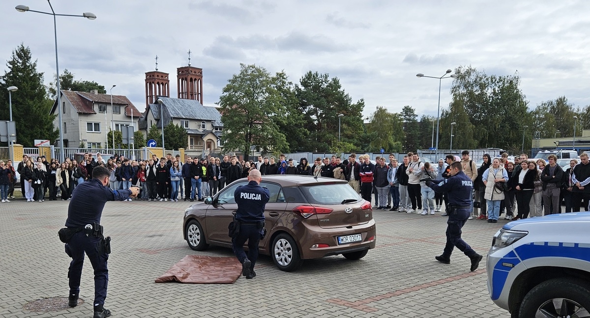 Dzień otwarty w KMP w Ostrołęce [07.10.2024] - zdjęcie #9 - eOstroleka.pl