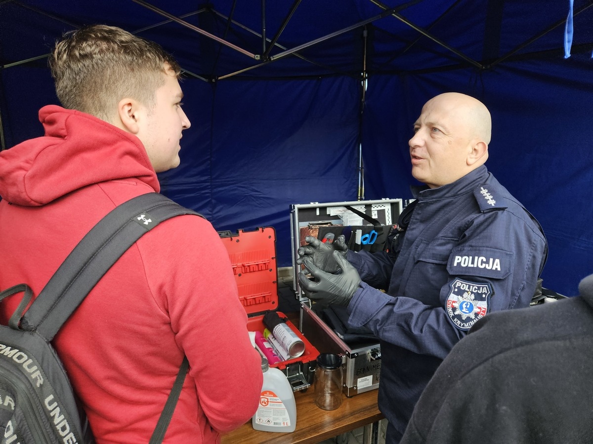 Dzień otwarty w KMP w Ostrołęce [07.10.2024] - zdjęcie #7 - eOstroleka.pl