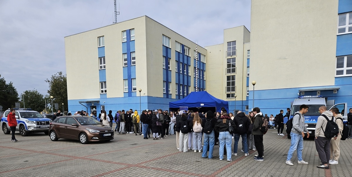 Dzień otwarty w KMP w Ostrołęce [07.10.2024] - zdjęcie #3 - eOstroleka.pl