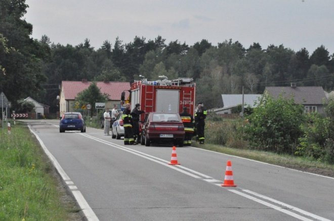 Zabiele wielkie: Samochód wpadł do rowu (13 VIII 2011) - zdjęcie #8 - eOstroleka.pl