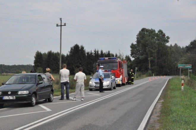 Zabiele wielkie: Samochód wpadł do rowu (13 VIII 2011) - zdjęcie #13 - eOstroleka.pl