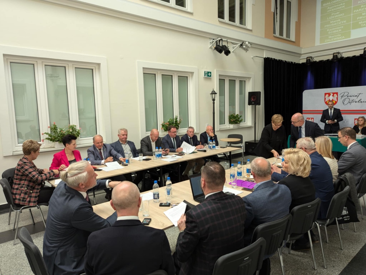 VI sesja Rady Powiatu w Ostrołęce [10.10.2024] - zdjęcie #22 - eOstroleka.pl