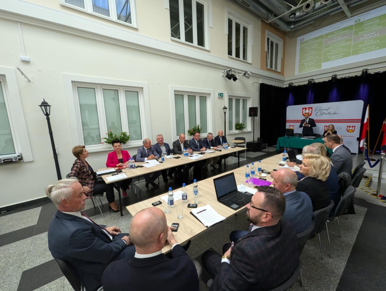 VI sesja Rady Powiatu w Ostrołęce [10.10.2024] - zdjęcie #11 - eOstroleka.pl