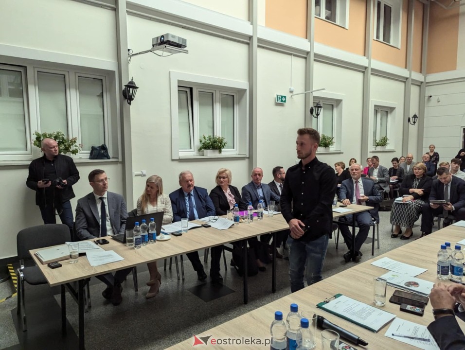 Starosta ostrołęcki nagrodził sportowców [10.10.2024] - zdjęcie #5 - eOstroleka.pl