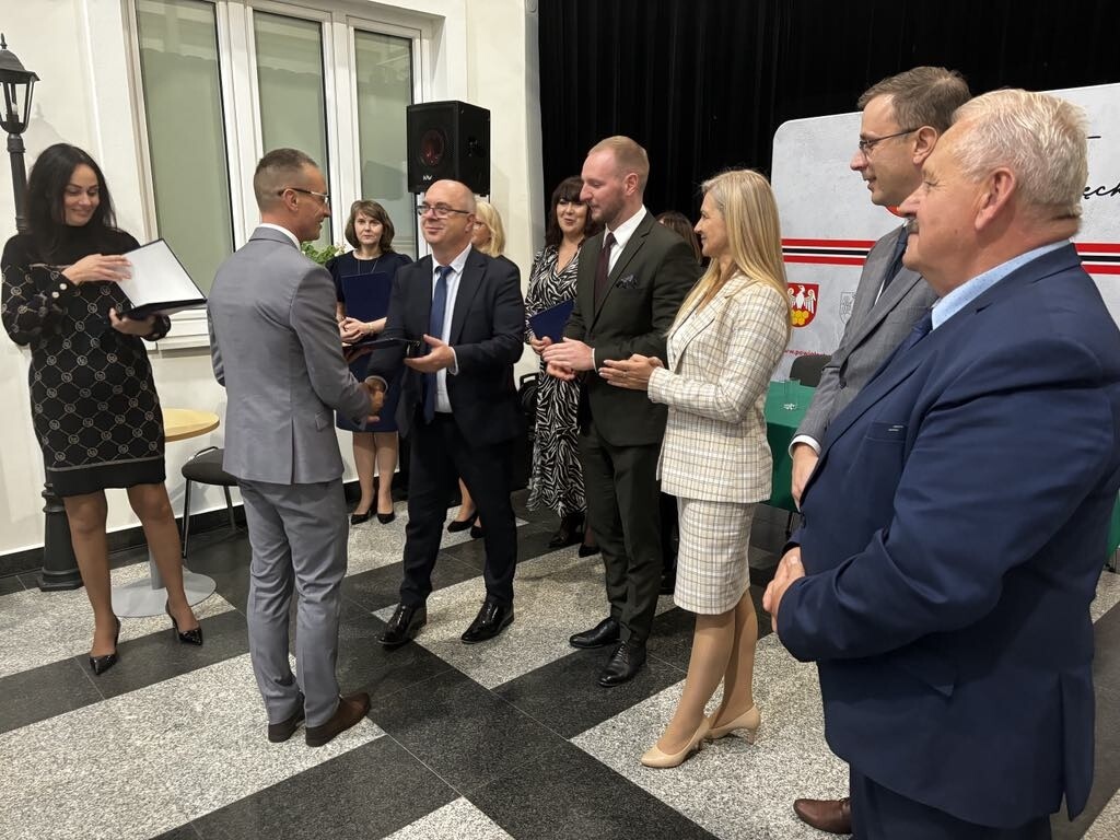 Nagrody roczne dla nauczycieli z powiatu ostrołęckiego [10.10.2024] - zdjęcie #6 - eOstroleka.pl