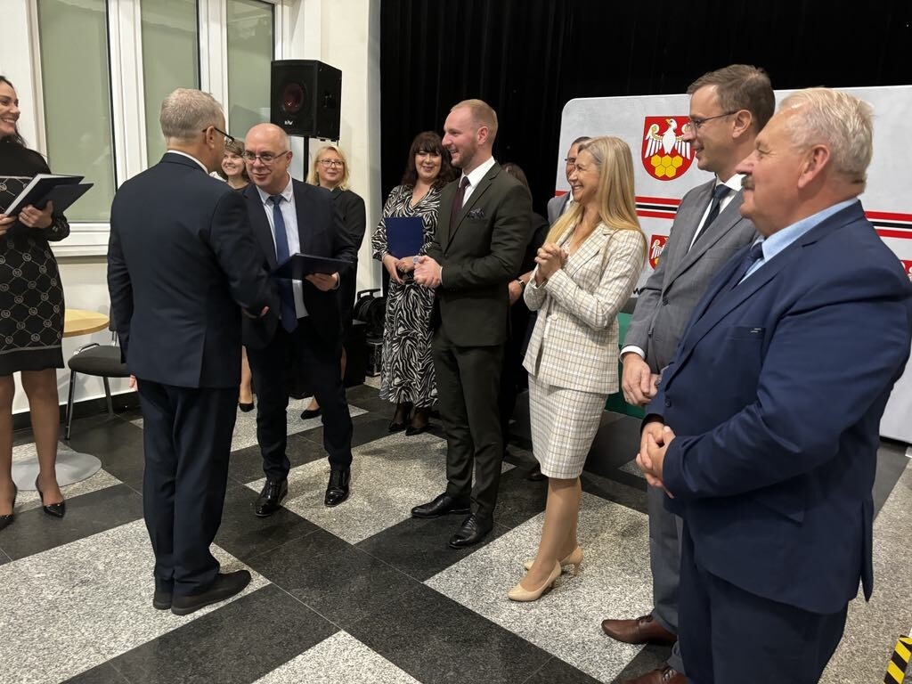 Nagrody roczne dla nauczycieli z powiatu ostrołęckiego [10.10.2024] - zdjęcie #4 - eOstroleka.pl