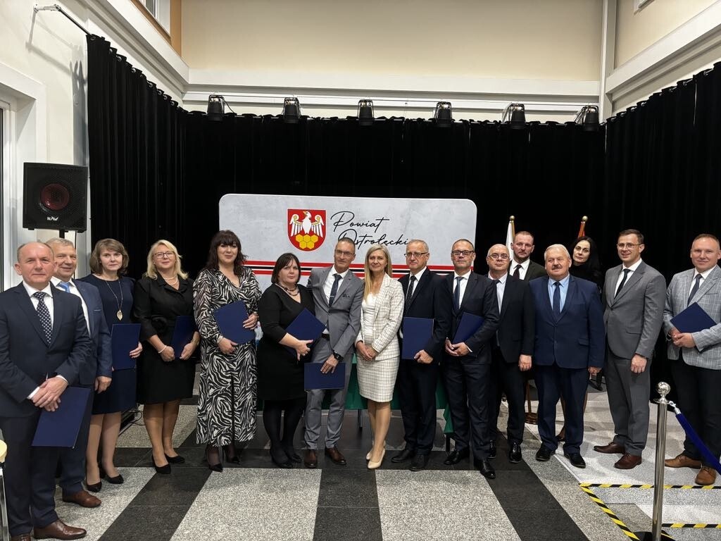 Nagrody roczne dla nauczycieli z powiatu ostrołęckiego [10.10.2024] - zdjęcie #1 - eOstroleka.pl