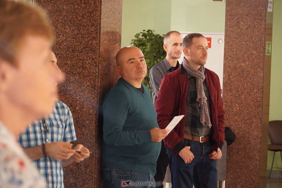 Wernisaż wystawy Obcy OFF [11.10.2024] - zdjęcie #14 - eOstroleka.pl