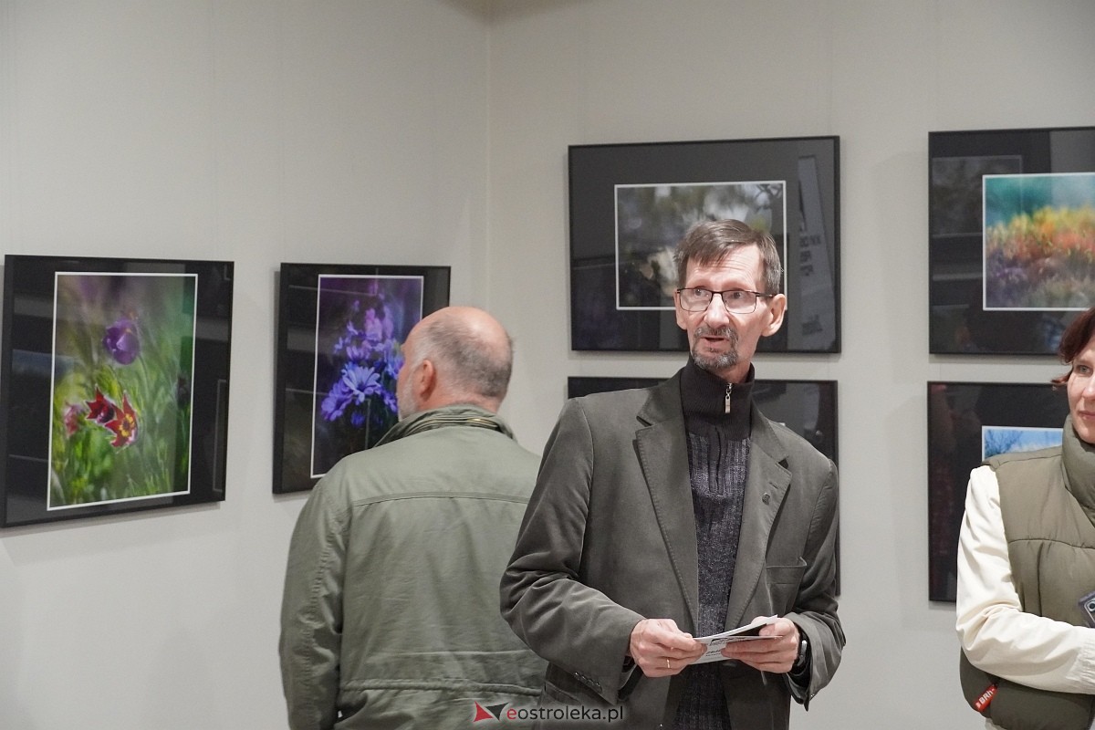 Wernisaż wystawy Zbliżenia OFF [11.10.2024] - zdjęcie #26 - eOstroleka.pl