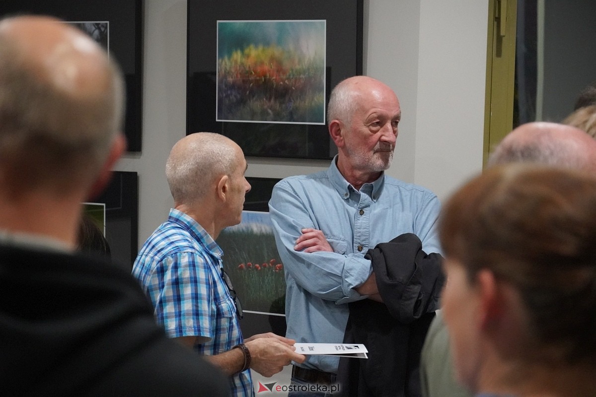Wernisaż wystawy Zbliżenia OFF [11.10.2024] - zdjęcie #23 - eOstroleka.pl