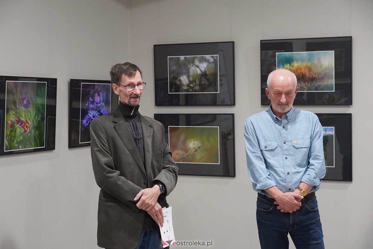 Wernisaż wystawy Zbliżenia OFF [11.10.2024] - zdjęcie #19 - eOstroleka.pl