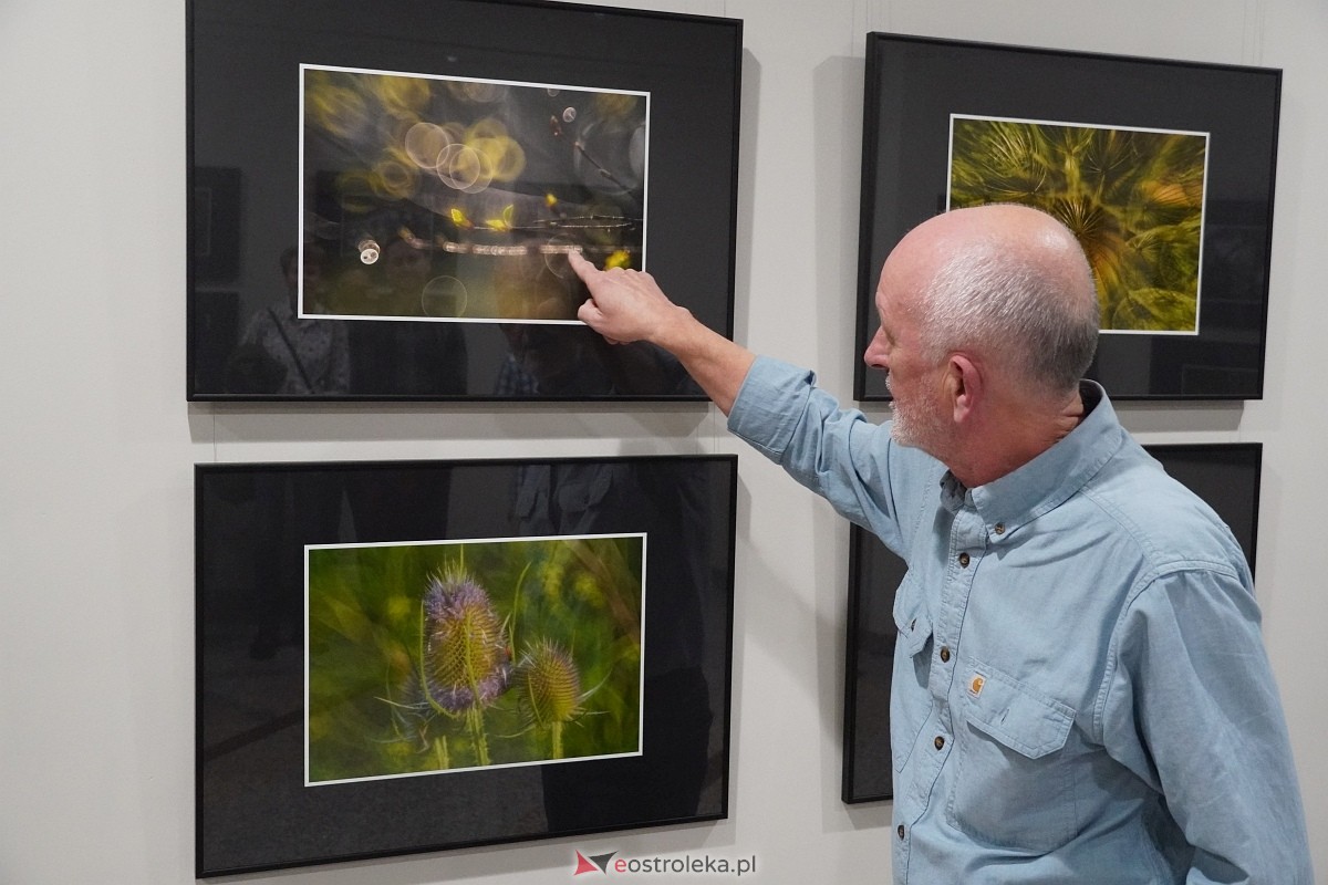 Wernisaż wystawy Zbliżenia OFF [11.10.2024] - zdjęcie #15 - eOstroleka.pl