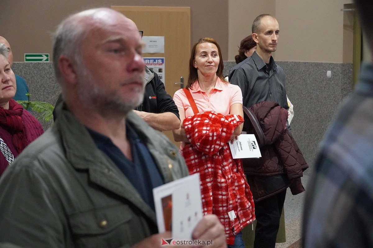 Wernisaż wystawy Zbliżenia OFF [11.10.2024] - zdjęcie #9 - eOstroleka.pl